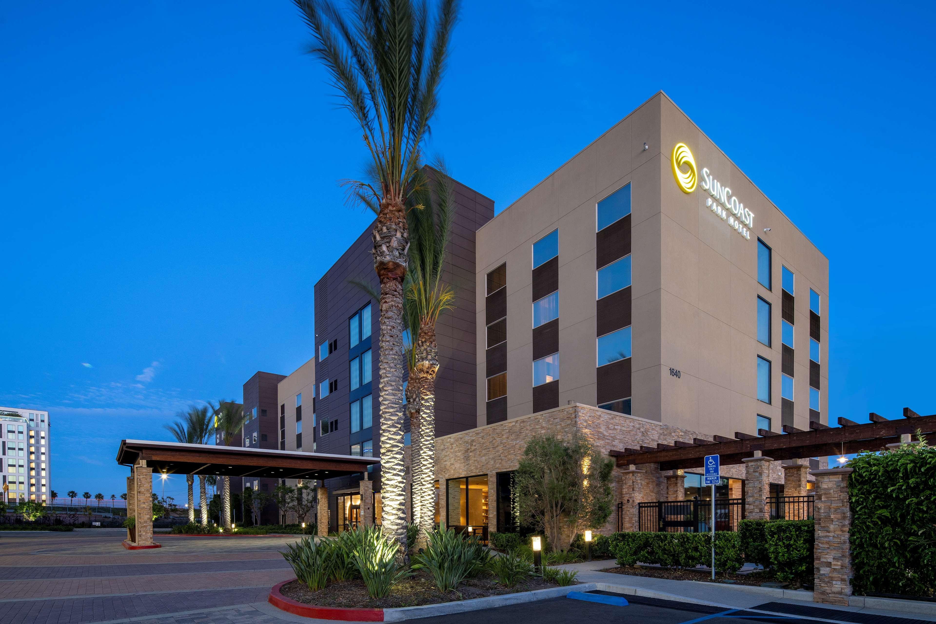 Suncoast Hotel Anaheim, Tapestry Collection By Hilton Exterior foto
